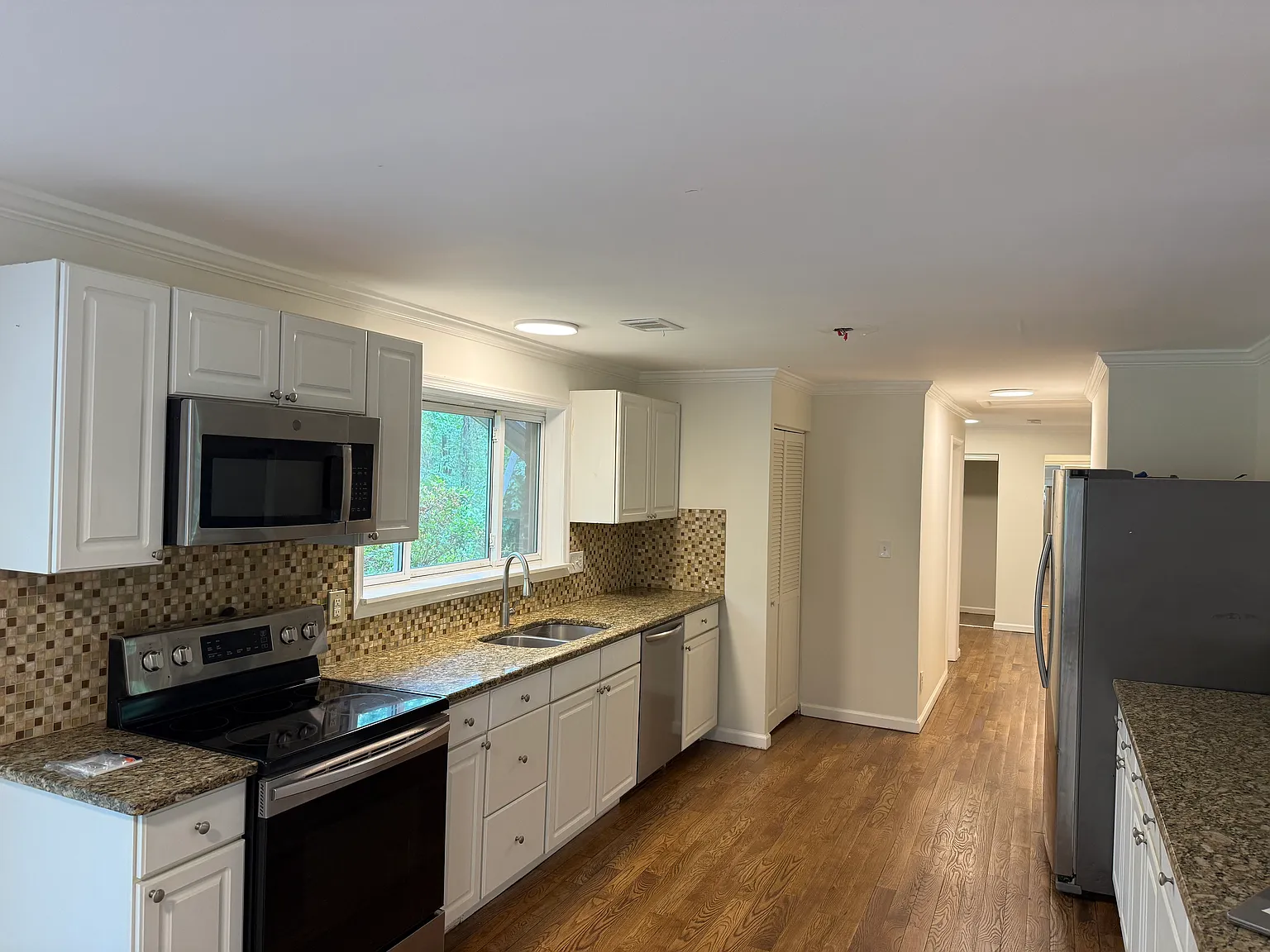 4 bed, 3500 sqft, $2,950 — Photo 3