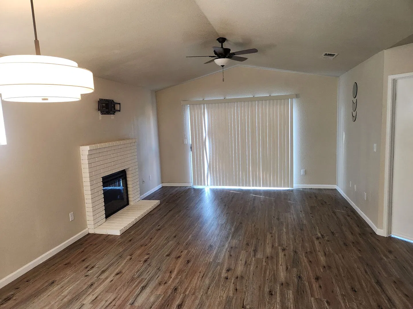 Charming home for rent in Hanford Ca — Photo 4