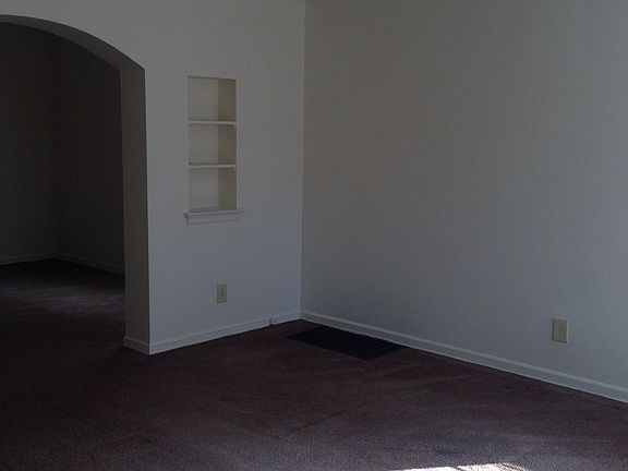 3rd image of 958 Northwest Blvd