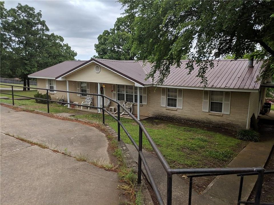 2nd image of 201 Highland Cir