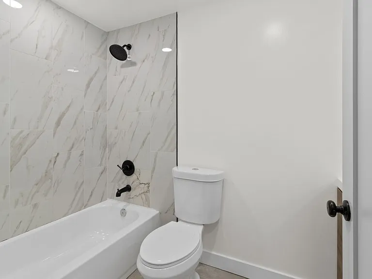 6 Roundwood Ln — Photo 5