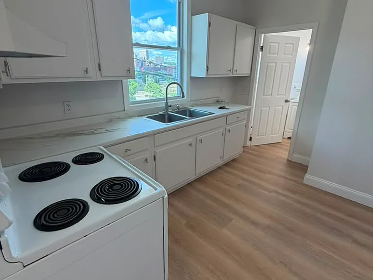 76 Beacon Ave — Photo 6