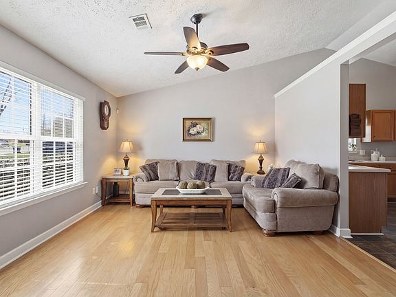 5th image of 1013 Chelsea Dr