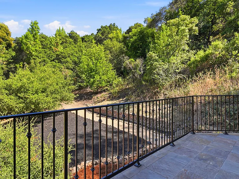 3911 Pepper Tree Ct — Photo 59