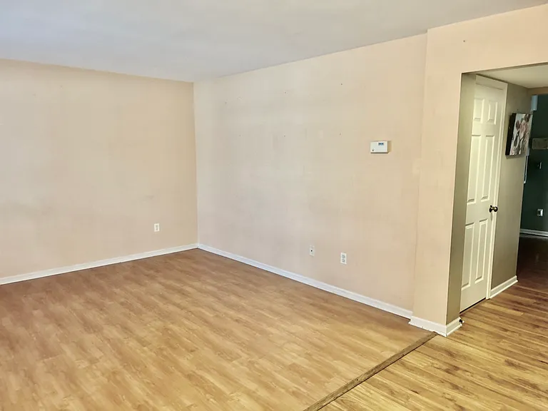 21509 W Georgetown Dr — Photo 3