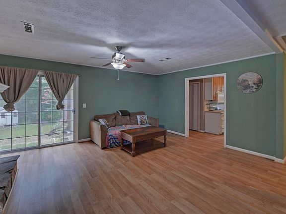 5th image of 275 Sherwood St