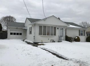 31 Hazelton St, Cranston, RI 02920