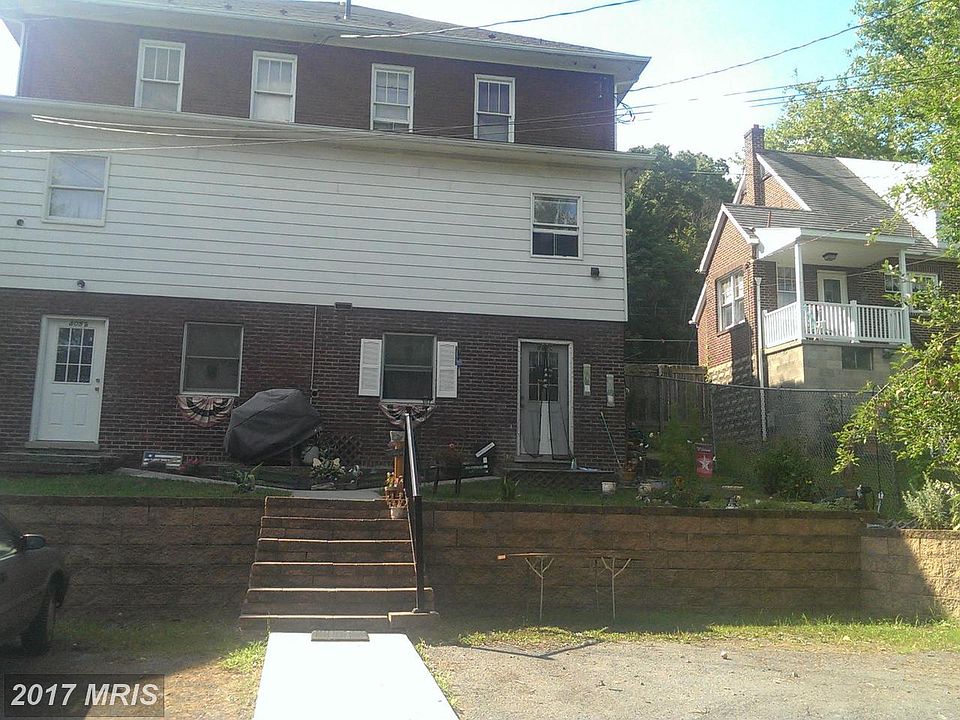 2nd image of 805 Bedford St