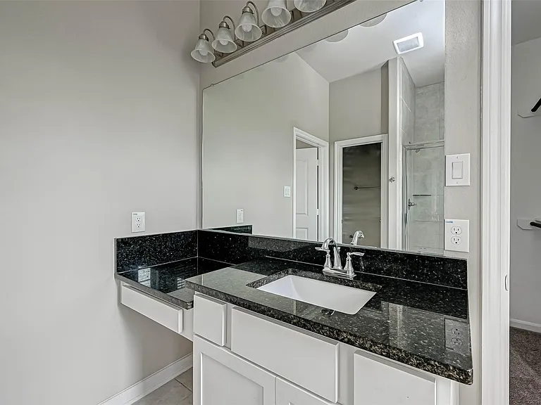 315 Biltmore Loop — Photo 32