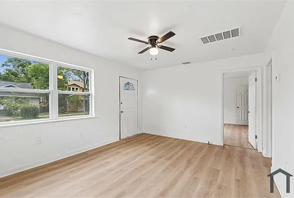 650 Paris Ave S — Photo 2