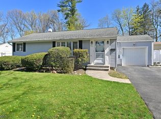 325 Oradell Ave, Paramus, NJ 07652