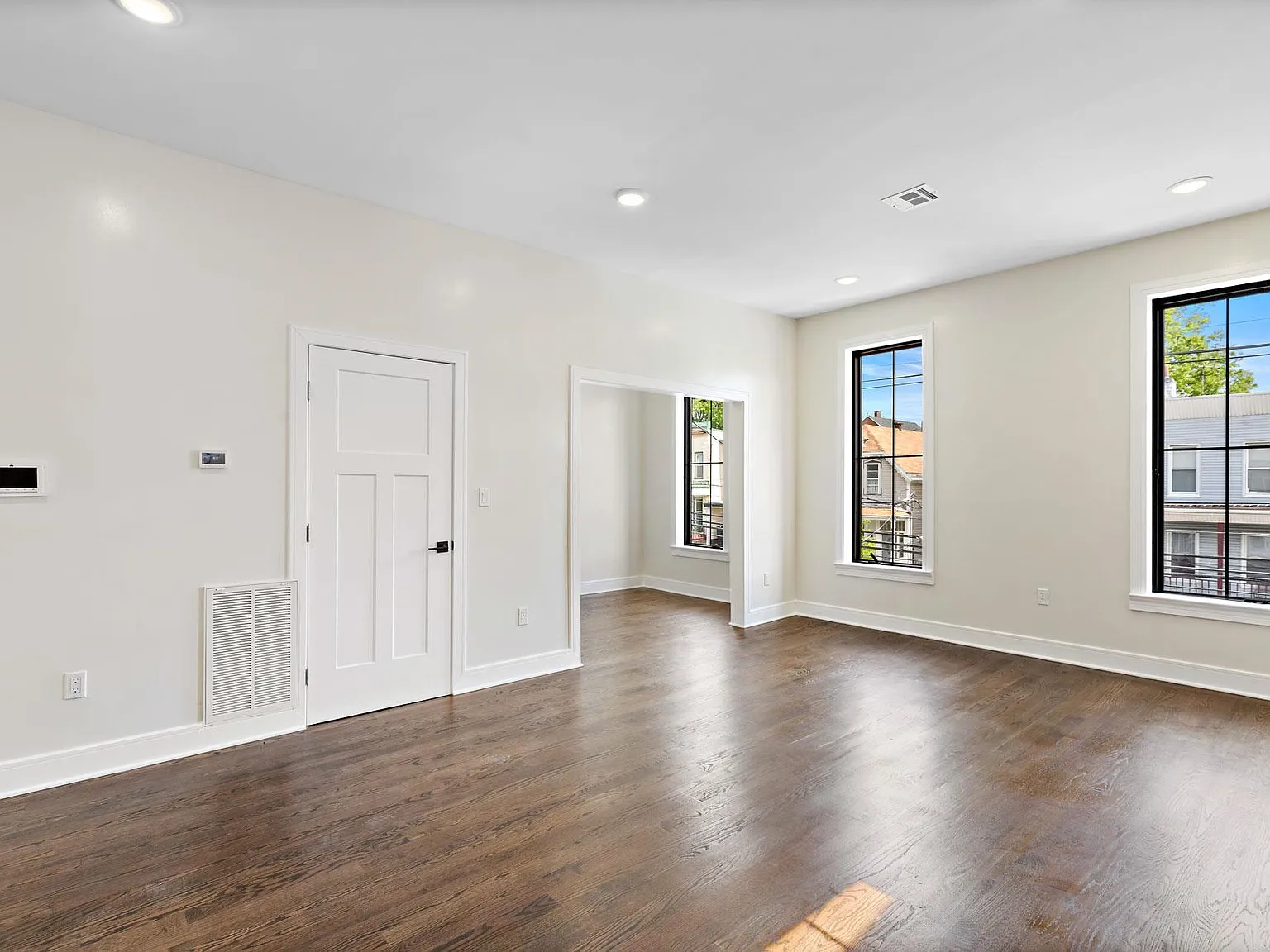 1 bed, 1.0 bath, 975 sqft, $3,000 — Photo 3