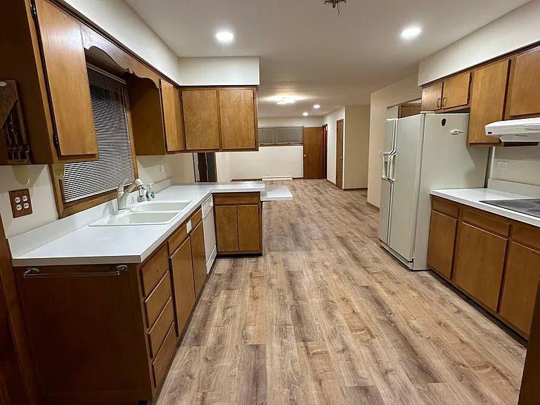 741 S Lombard Ave — Photo 7