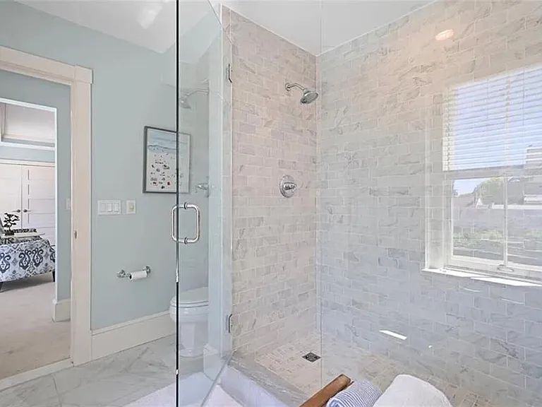 423 Hope St #D — Photo 10