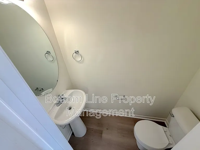 5703 Erin Dr — Photo 5