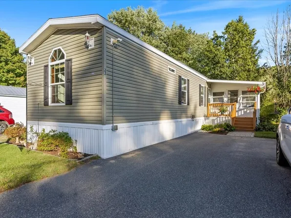 22 Willow Rd, Newton, NH 03858