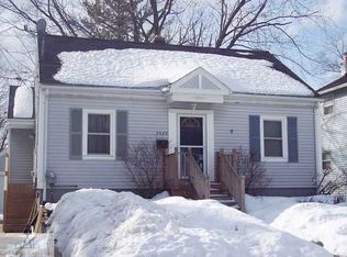 2020 Roberts Ln, Lansing, MI 48910