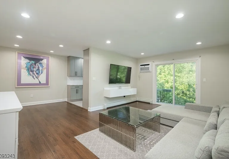 320 Morristown Town — Photo 4