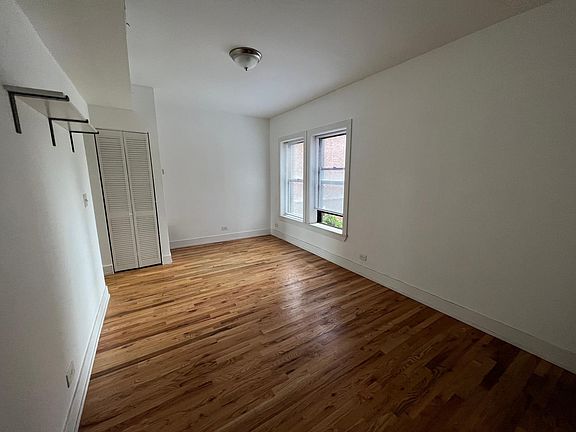 3rd image of 820 W Cuyler Ave #330