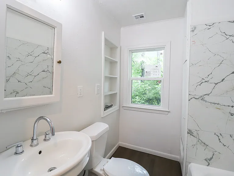 1008 E King Pl — Photo 20
