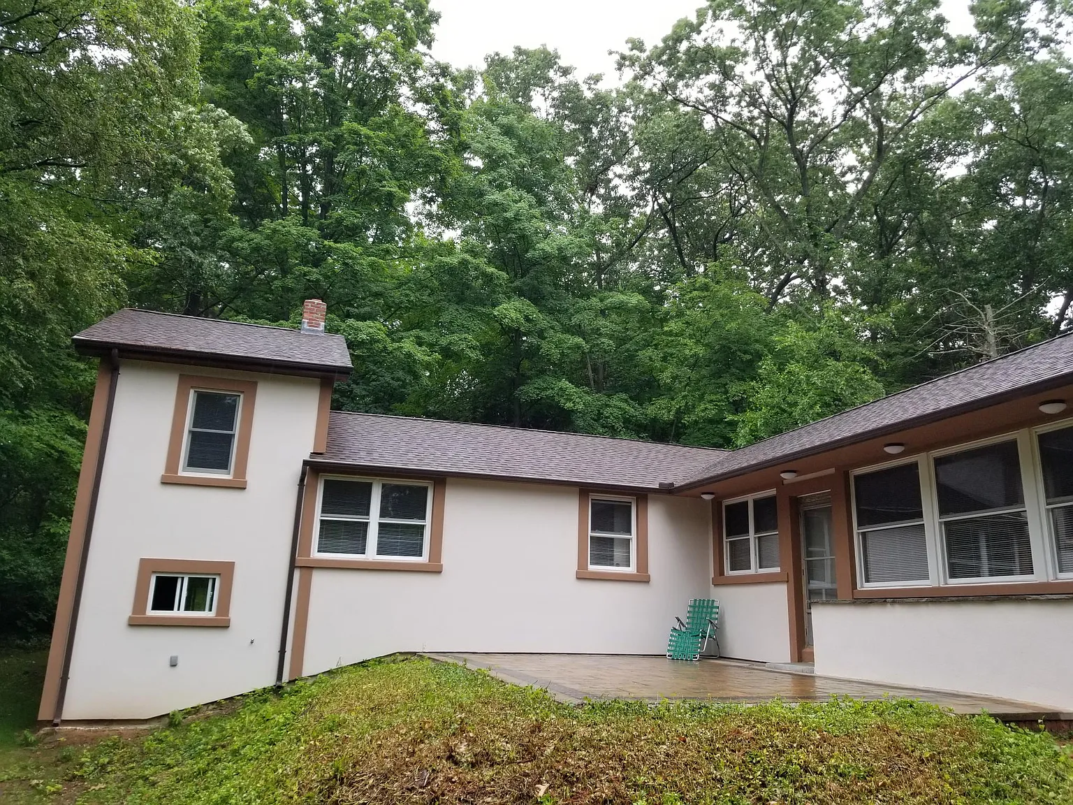 37 Diamond Glen Rd — Photo 2