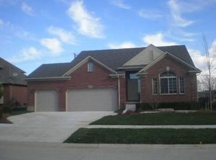 19448 Yukon River Dr, Macomb, MI 48044