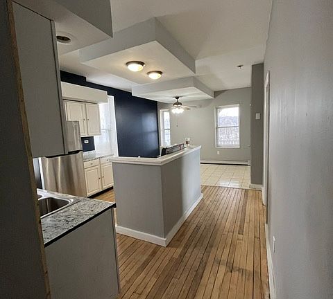 5th image of 241 Saratoga St #1