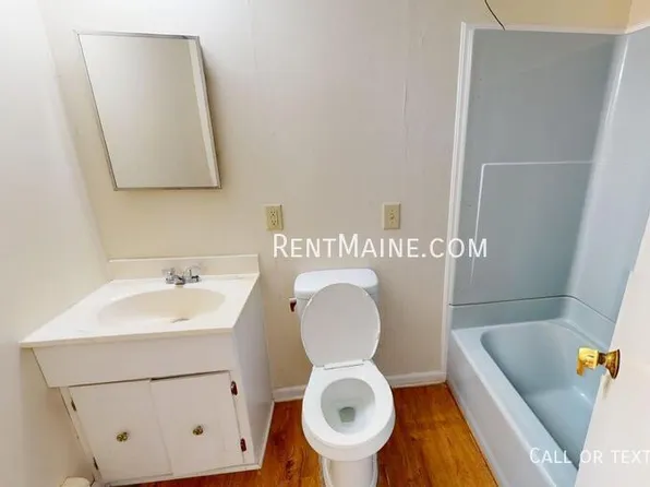 79 4th St APT 3, Bangor, ME 04401