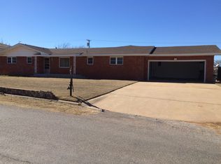 1002 Cearlock St, Cheyenne, OK 73628