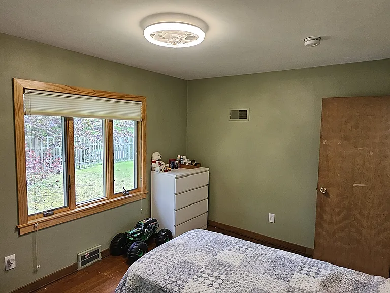 Hanshaw Rd — Photo 8