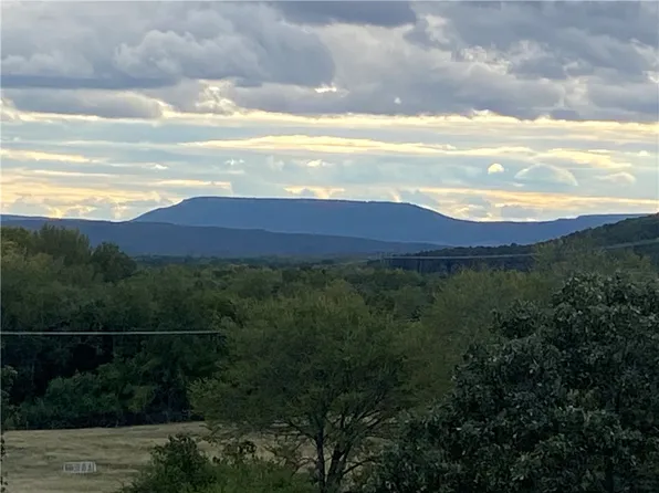 610 Walthall Rd, Russellville, AR 72802