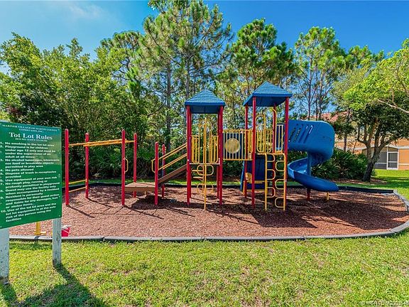 5th image of 5012 SE Mariner Garden Cir #B