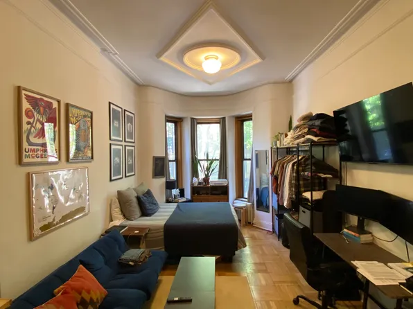 520 2nd Street image 1 of 6