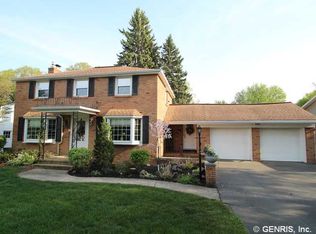 261 Hedgegarth Dr, Rochester, NY 14617