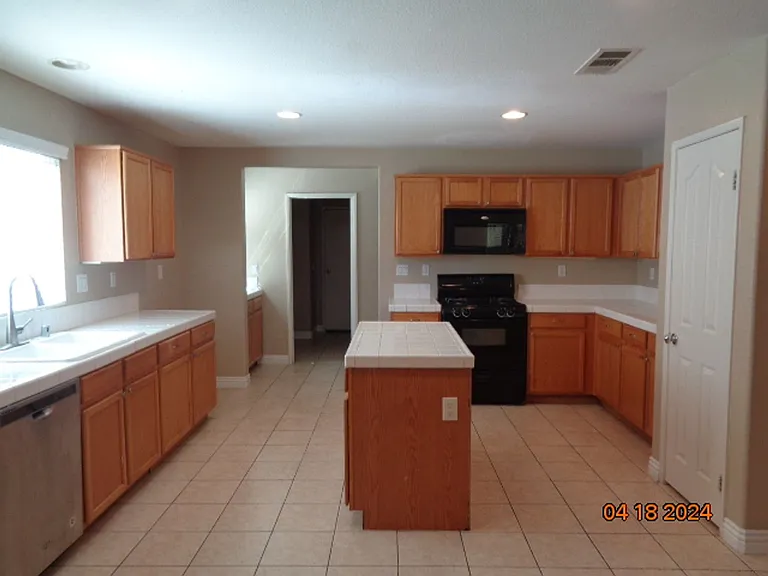 2064 W Avenue K #6 — Photo 4