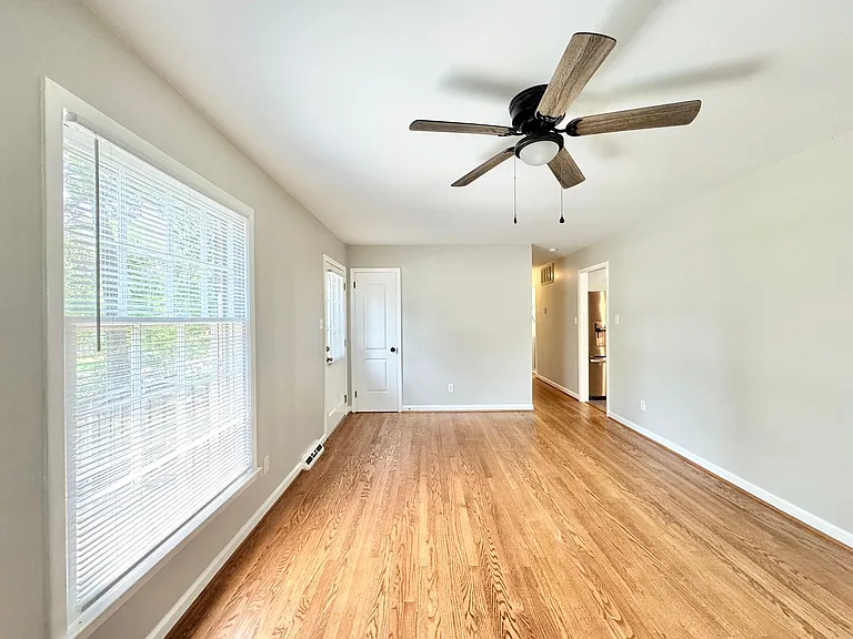 3030 Robin Hood Dr — Photo 3