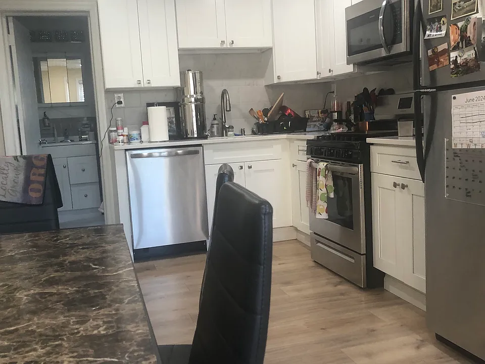 EAT IN KITCHEN