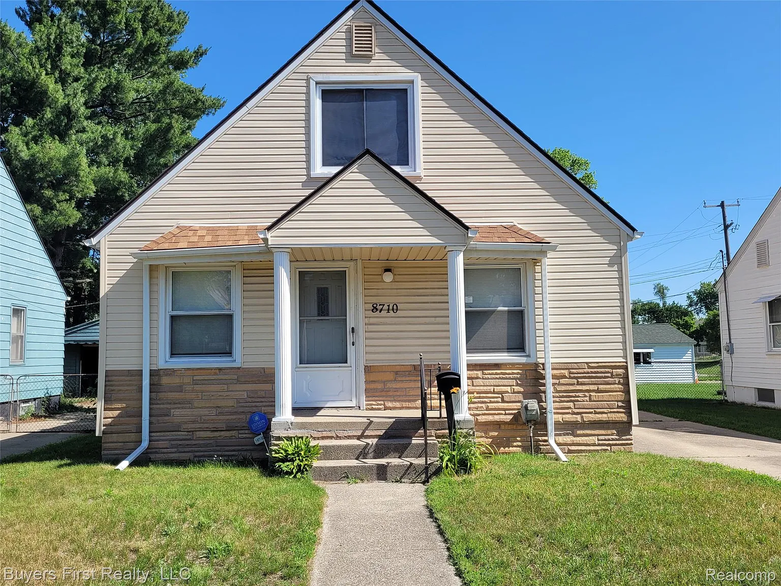 8710 Albany St photo 1