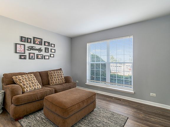 3rd image of 109 Greenview Ct