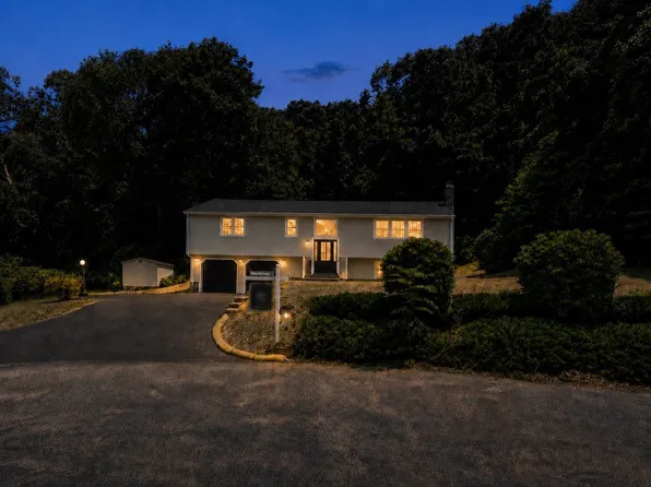 9 Pavia Pl, Framingham, MA 01702