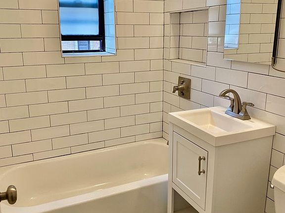 5th image of 129 E 39th St #3C