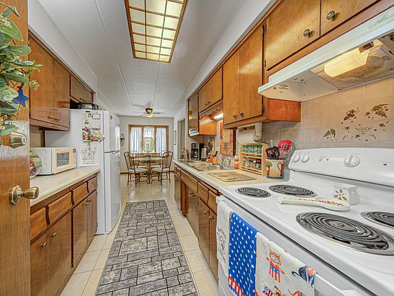 3rd image of 4750 W 101st St #3A