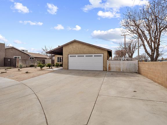 3rd image of 44761 Jefferson Ct