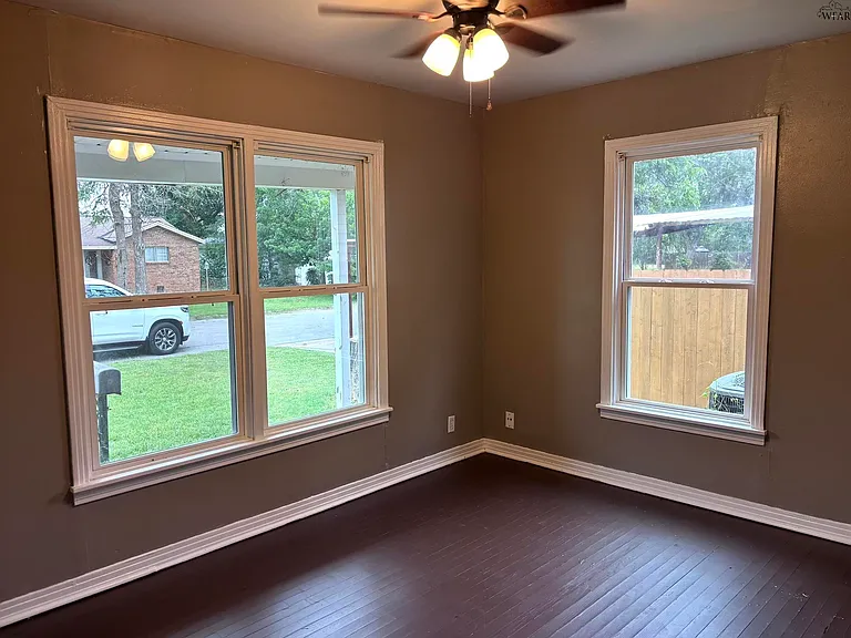 2405 Inglewood Dr — Photo 7