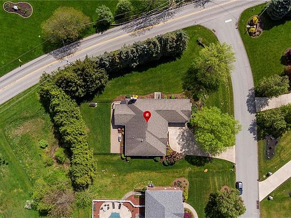 5th image of 100 Bartlett Ct