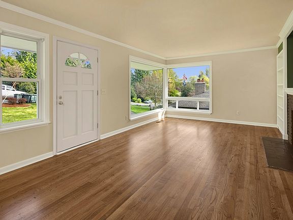 3rd image of 18527 Kenlake Pl NE