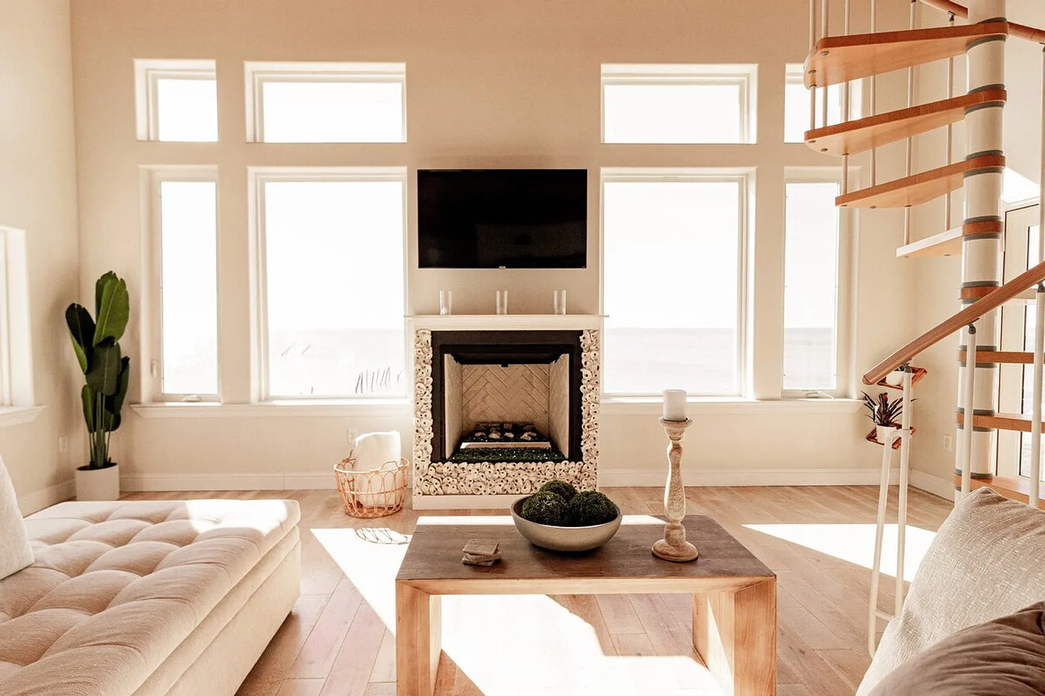 3 bed, 3.0 bath, 1991 sqft, $8,410 — Photo 3