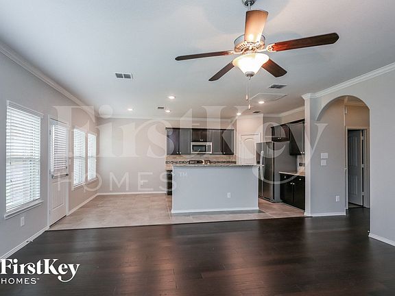 3rd image of 212 Oxford Dr