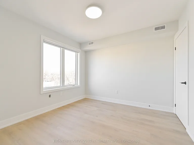 997 Dufferin St #UPPER — Photo 12