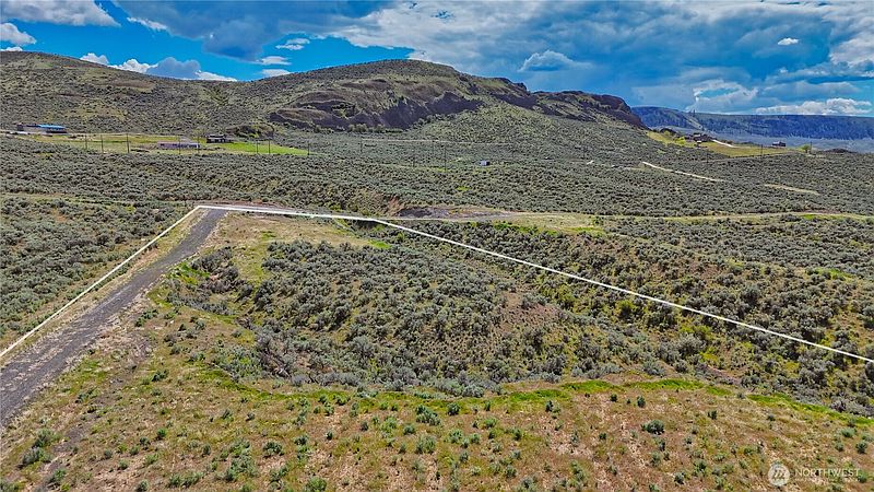 4th image of 46020 Arrowleaf Canyon Drive N